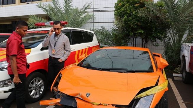 Hindari Pajak, Pemilik Lamborghini Todong Pelajar SMA Pakai KTP Buruh