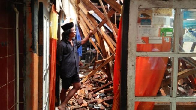 Selain Banjir, Bandung Diterjang Puting Beliung, 1 Rumah Ambruk