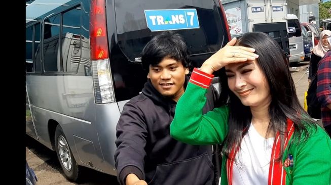 Iis Dahlia Bawa Devano ke Psikolog, Kejiwaannya Guncang