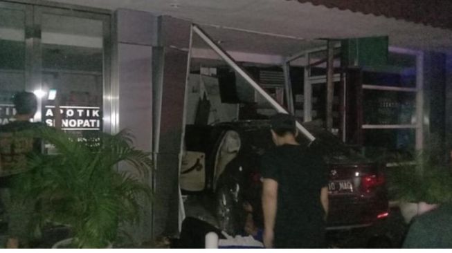 Apotek Senopati Ditabrak Mobil Lagi Karena Posisi Tusuk Sate?