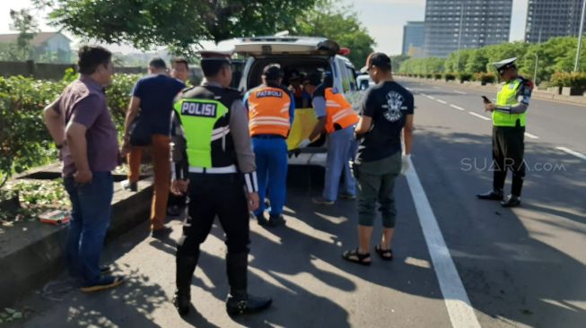 Lelaki Bawa Keris dan Rajah Ditemukan Tewas Telanjang di Pinggiran Tol