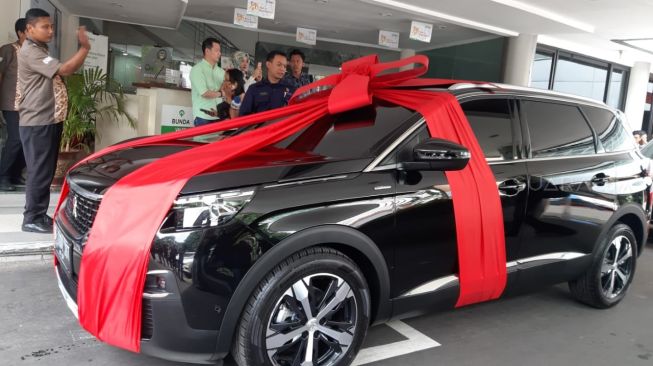 Hadiah mobil untuk Paula Verhoeven dari Baim Wong [Suara.com/Sumarni]