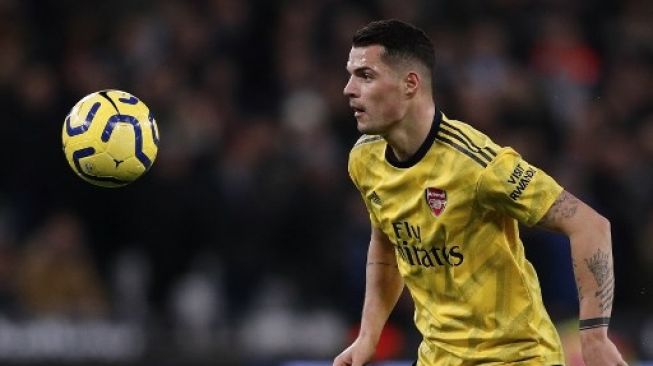 Pemain Arsenal Granit Xhaka saat menghadapi West Ham United di ajang Liga Inggris pada 9 Desember 2019. [AFP]