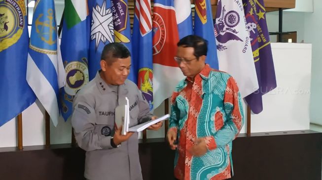 Kapal Asing Masuk Perairan Natuna Ganggu Nelayan, Bakamla Lapor Jokowi