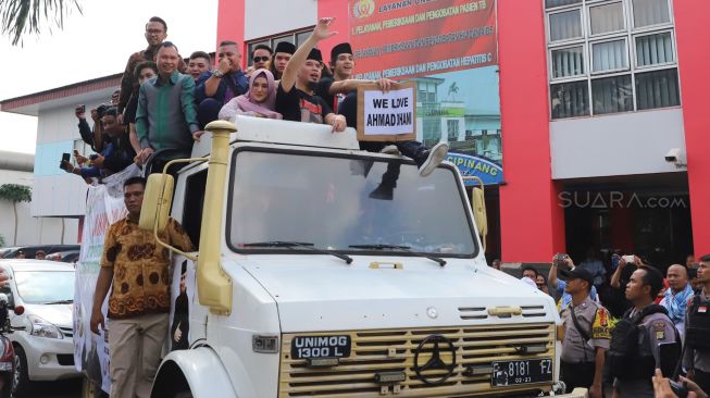 Unimog angkut Ahmad Dhani pulang dari Rutan Cipinang, Jakarta Timur [Suara.com/Alfian Winanto].