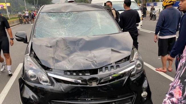 Tebak Berapa Harga Enam Sepeda yang Ditabrak Avanza