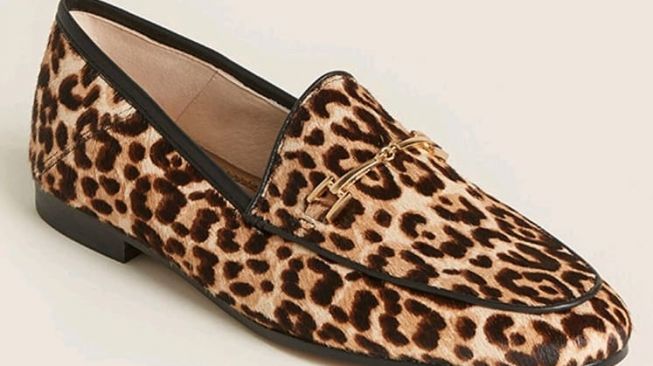 Ilustrasi sepatu animal print. (Instagram/@dealsofclass)