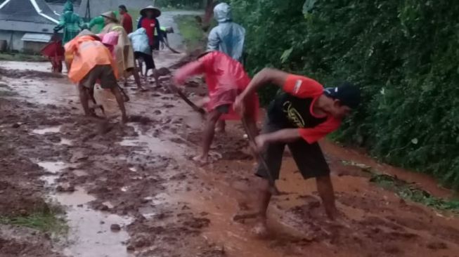 Sungai Meluap, Jalur Jogja-Wonosari Tersendat di Desa Bunder