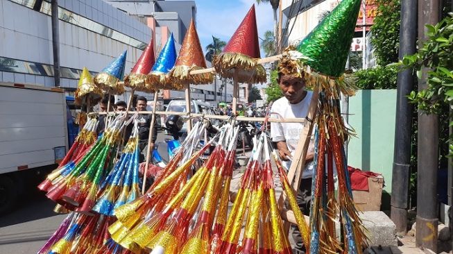 Menengok Asemka, Area Penjaja Terompet Musiman Jelang Tahun Baru 2020