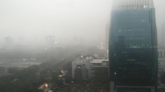 Jakarta Diguyur Hujan Angin Disertai Petir dari Pagi Ini