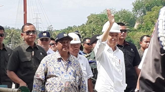 Jokowi Datang, Warga Bantul dan Kulon Progo Rebutan Kaus