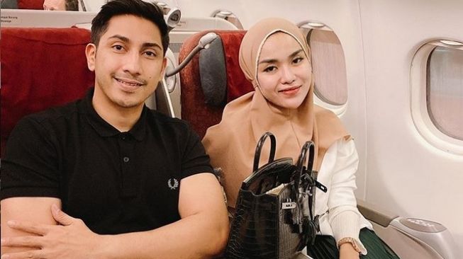 Medina Zein dan suami, Lukman Azhari. [Instagram]