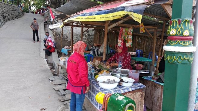 Jualan di Bendung Kamijoro, Pedagang Mengaku Raup Jutaan Rupiah