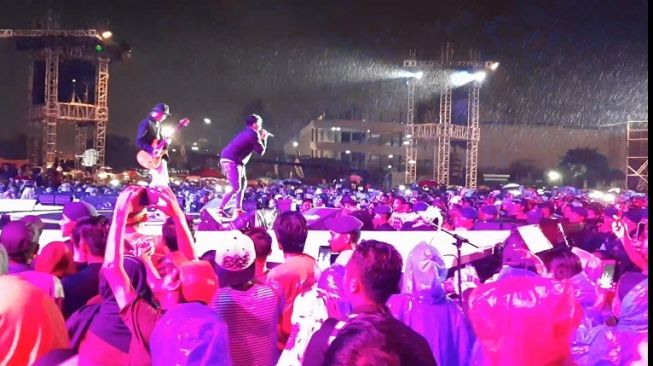 Mandi Hujan di Ancol, NOAH Tetap Prima Ramaikan Malam Tahun Baru