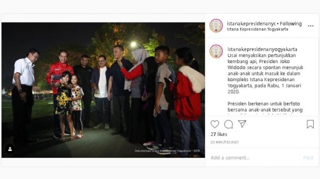 Presiden Joko Widodo (Jokowi) berswafoto dengan bocah-bocah saat malam tahun baru di kompleks Gedung Agung Yogyakarta, Rabu (1/1/2020). - (Instagram/@istanakepresidenanyogyakarta)