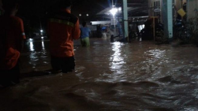 Pengerukan Gunung Bikin Bojonegara Serang Banjir Bandang