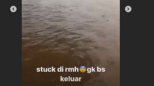 Audy Item posting kawasan rumahnya kebanjiran [Instagram]