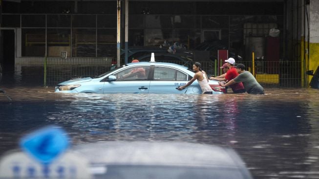 Evakuasi Unit Terendam Banjir, Bluebird Berjanji Tetap Berikan Layanan