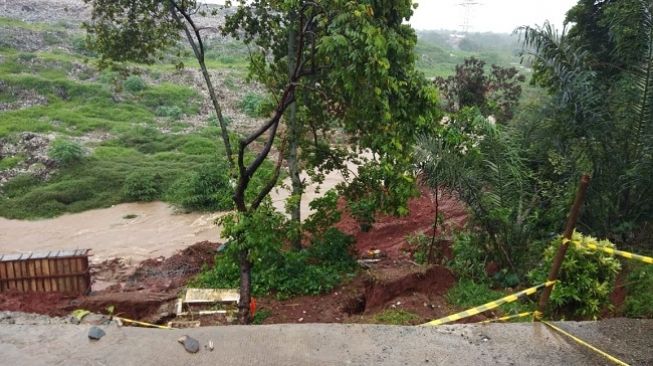 Hujan Sejak Senin Siang, Pintu Air Depok Siaga 2