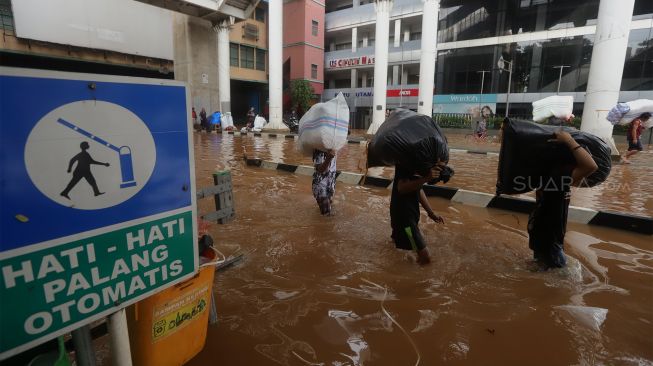 LIVE: Aktivitas Perdagangan di Pasar Cipulir Pasca Banjir