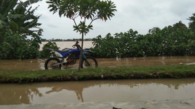 Banjir Melanda Pemukiman di Karawang, Ketinggian Hingga Satu Meter