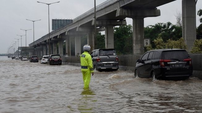 Netizen Salahkan Pemerintah Soal Banjir, Dosen UGM Ini Beri Respon Pedas