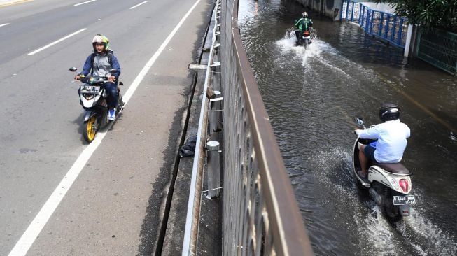 Akibat Banjir Jakarta, Sepeda Motor Boleh Masuk Jalan Tol. Ini Daftarnya