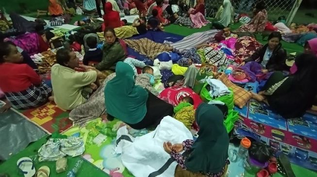 Banjir Bandang Lebak Mulai Surut, Warga Bersihkan Lumpur dan Sampah