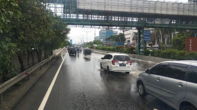 Polisi Sebut Belum Tahu Pelat Nomor Motor yang Terobos Tol Kebon Jeruk Jakbar