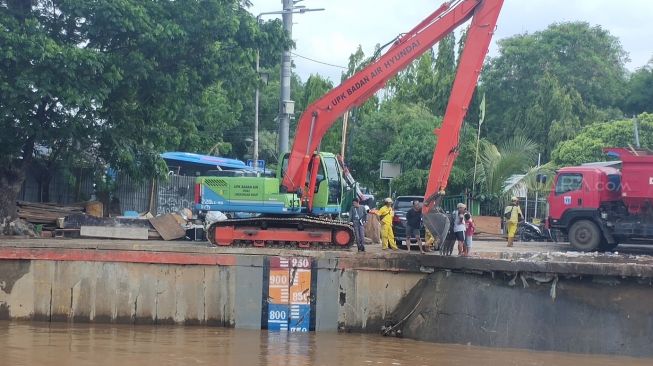 Minggu Pagi, 12 Pintu Air di Jakarta Terpantau Normal