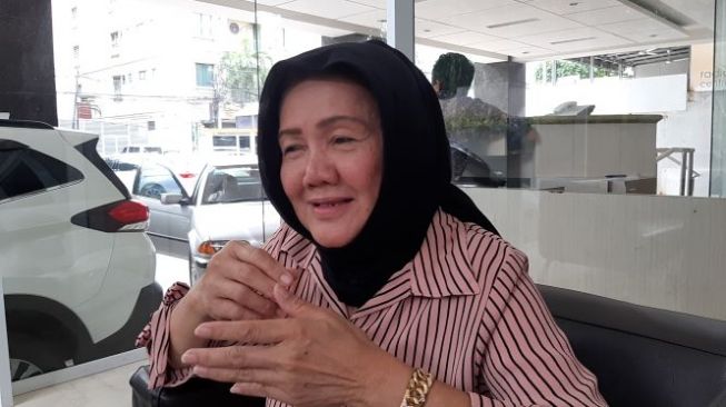 Hasmi Sukarti, Ibu Rifky Balweel. (Suara.com/Herwanto)