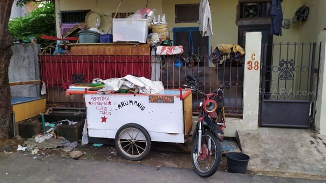 Rumah satu keluarga tewas karena keracunan asap genset saat banjir di Pulo Gadung, Jakarta Timur. (Suara.com/Stephanus Aranditio).