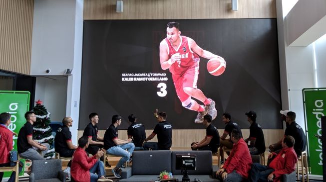 Peluncuran logo dan rooster Timnas basket Indonesia untuk gelaran Indonesian Basketball League (IBL) 2020 di Tokopedia Tower, Semanggi, Jakarta Selatan, Jumat (3/1/2020). (Suara.com / Arief Apriadi) 