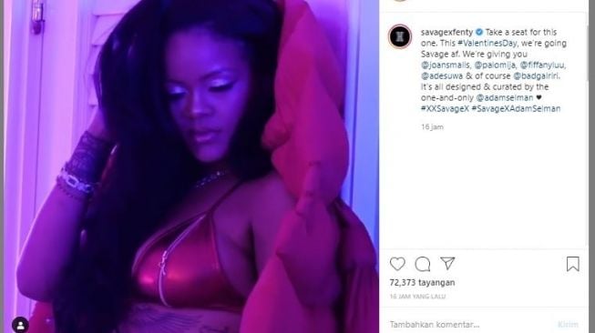 Rihanna pakai lingerie. (Instagram/@fentybeauty)