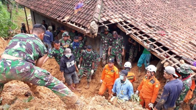 1.246 Rumah Rusak Dan 10 Orang Tewas Akibat Banjir Dan Longsor Di Lebak