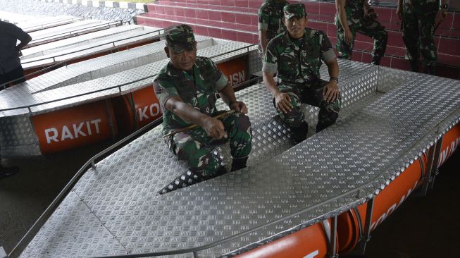 Antisipasi Banjir, Kodam XIV Hasanuddin Bagikan Perahu Rakit