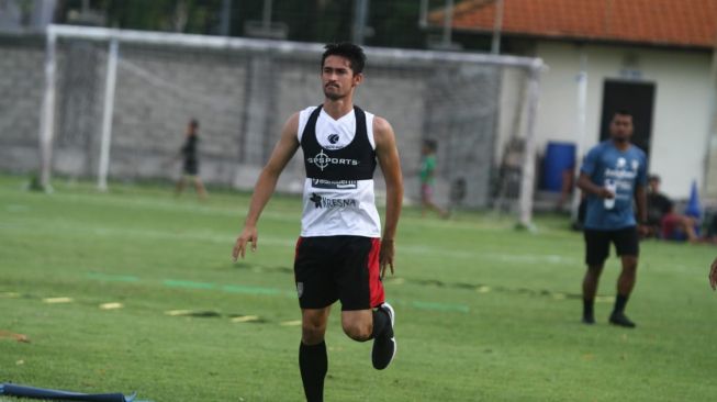 Gavin Kwan Adist saat mengikuti sesi latihan Bali United. (Dok. Bali United)