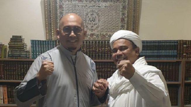 Gabib Rizieq Shihab saat ditemui politikus Gerindra Andre Rosiandre di Arab Saudi. (Dok: Tim Media Andre Rosiade).