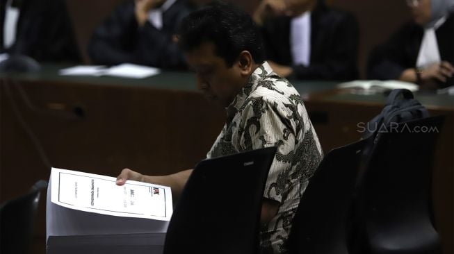 Terdakwa kasus suap jual beli jabatan di lingkungan Kementerian Agama Romahurmuziy menjalani sidang tuntutan di Pengadilan Tipikor Jakarta Pusat, Jakarta, Senin (6/1). [Suara.com/Angga Budhiyanto]