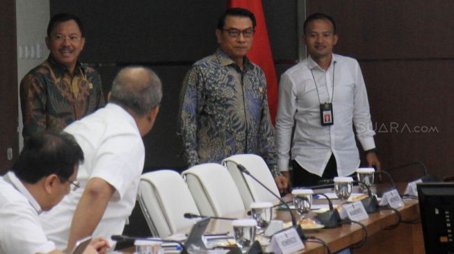 Kepala Staf Kepresidenan Moeldoko Rakor Tingkat Menteri (RTM) di Kantor Kemenko PMK, Jakarta, Senin (6/1). [Suara.com/Oke Atmaja]