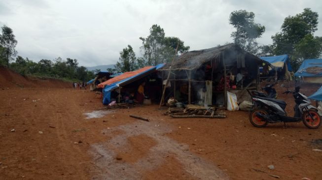 Akses Terputus, Korban Banjir Lebak Bikin Pengungsian dan ...