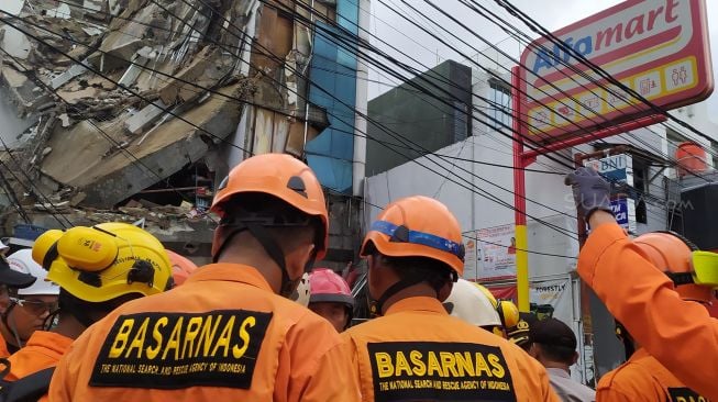 Saksi Ruko Alfamart Roboh Bertambah, Polisi Periksa 12 Orang