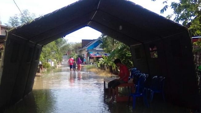 Banjir Kembali Terjang Gresik, Warga 8 Desa Sengsara Rugi Rp 100 Juta