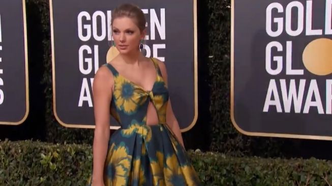 Taylor Swift di Golden Globes 2020. (YouTube/ET Style)