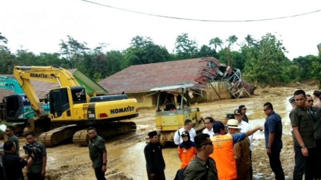 Jokowi: Hentikan Tambang Ilegal di Lebak!