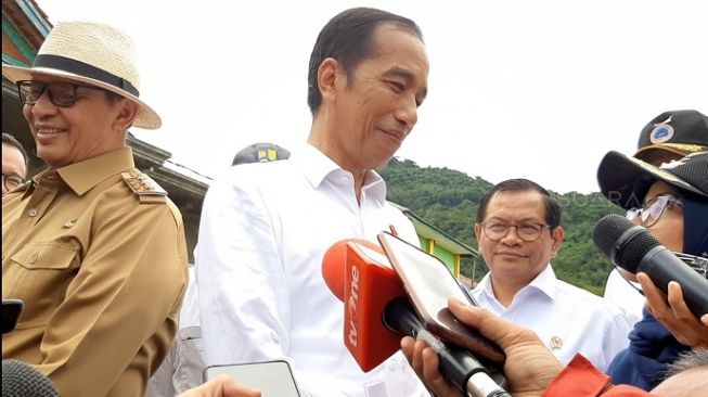 Jokowi Dilarang ke Kediri karena Mitos Lengser, Begini Kata Roy Suryo