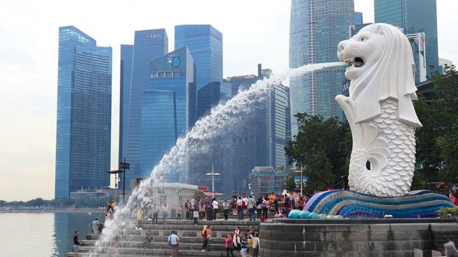 Keseruan Keliling Merlion Park Singapore