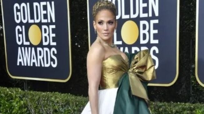 Mirip Kado Natal & Lampu Meja, Inilah 5 Gaun Terburuk di Golden Globes 2020