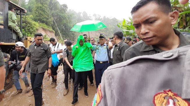 Featured image of post Moyet Pake Jas Hujan Jual jaket hujan jas hujan raincoat khusus pria dengan pilihan terbanyak harga ekonomis di lazada co id jas hujan pria tebal dan kuat