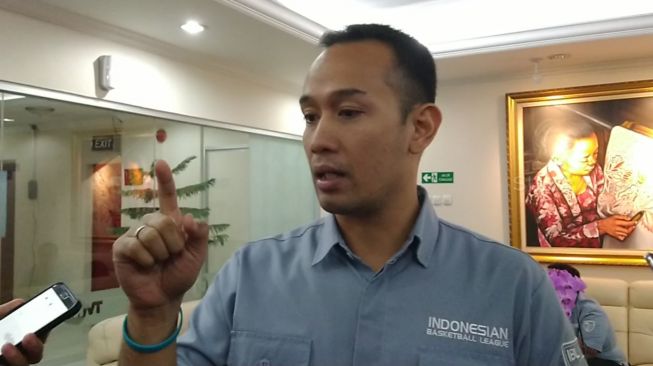 Direktur Utama IBL Junas Miradiarsyah di Gedung TVRI, Senayan, Jakarta, Selasa (7/1/2020). [Suara.com/Arief Apriadi]